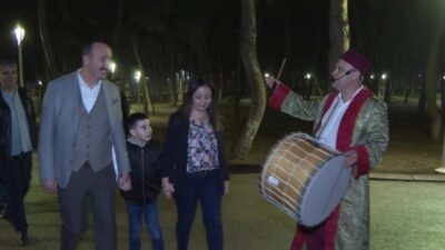 Konyaaltı Belediyesi’nin ramazan etkinlikleri, HayatPark Kır Kahvesi’nde başladı. İlk etkinliğe katılan