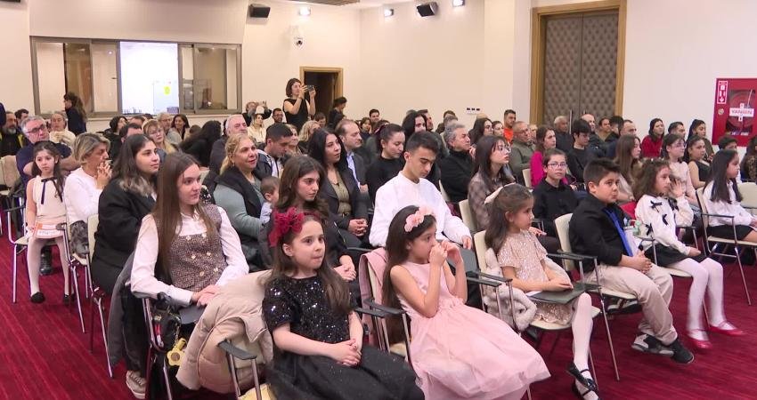 Konyaaltı’nın genç piyanistleri sanatseverlerle buluştu Konyaaltı Belediyesi Müzik Akademisi’nin hazırladığı “İlayda Aksu Piyano Öğrencileri Konseri”