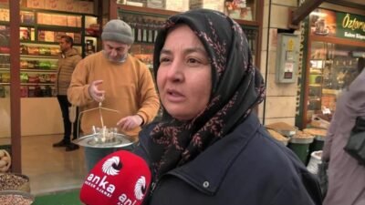 Ramazan öncesi Konya Bedesten Çarşısı’nda alışverişe çıkan Konyalı vatandaşlar gıda