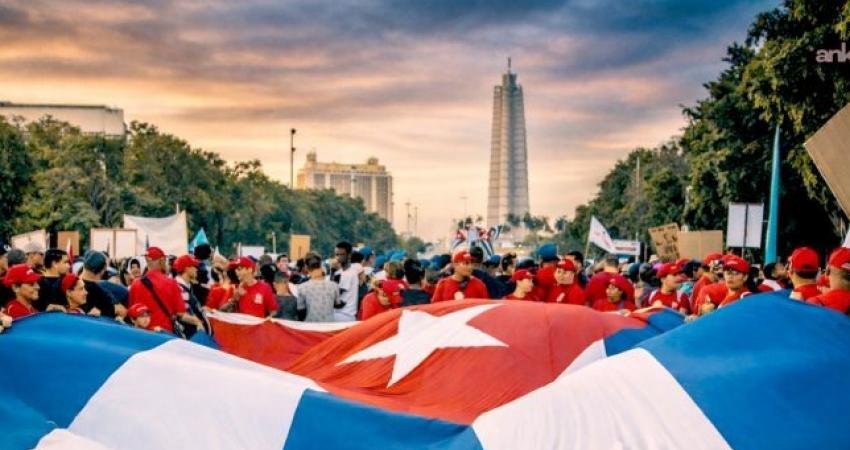 Küba için imza kampanyası: “Abluka açık bir soykırım politikasına dönüştü; Küba asla yalnız kalmayacaktır” José Martí Küba Dostluk Derneği, ABD’nin Küba’ya yönelik kuşatmayı petrol