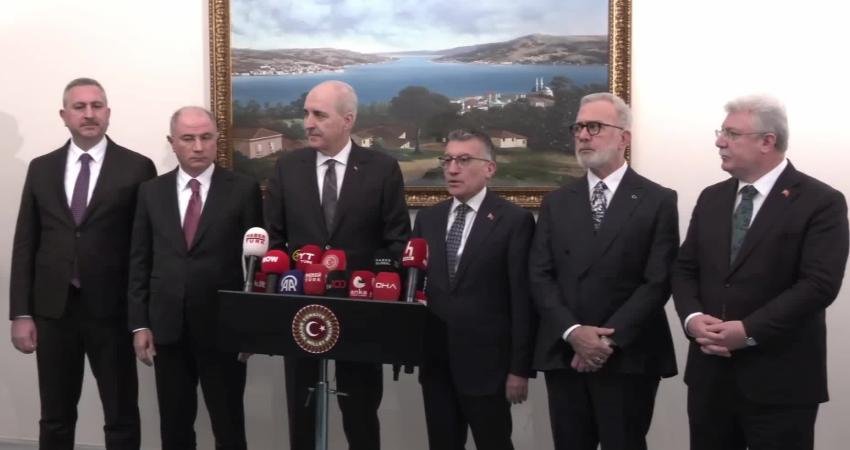 Kurtulmuş, süreç Komisyonu’na katılan siyasi parti gruplarını ziyaret ediyor… Kurtulmuş:. “Kimin ne sözü varsa buyursun, siyaset meydanında konuşsun” TBMM Başkanı Numan Kurtulmuş, Milli Dayanışma Kardeşlik ve Demokrasi Komisyonu'na