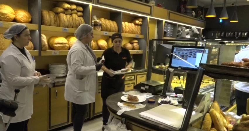 Kuşadası Belediyesi’nden Ramazan öncesi gıda denetimi Kuşadası Belediyesi, yaklaşan Ramazan ayı öncesi fırınlarda hijyen ve gıda güvenliği denetimi yaptı. Gıda