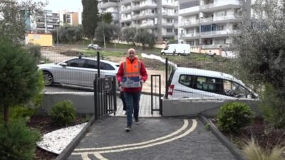 Kuşadası Belediyesi, ihtiyaç sahibi ailelerin 24-60 aylık çocuklarına her ay