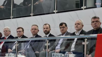 Kütahya Belediye Başkanı Eyüp Kahveci, il protokolü ile birlikte Türkiye