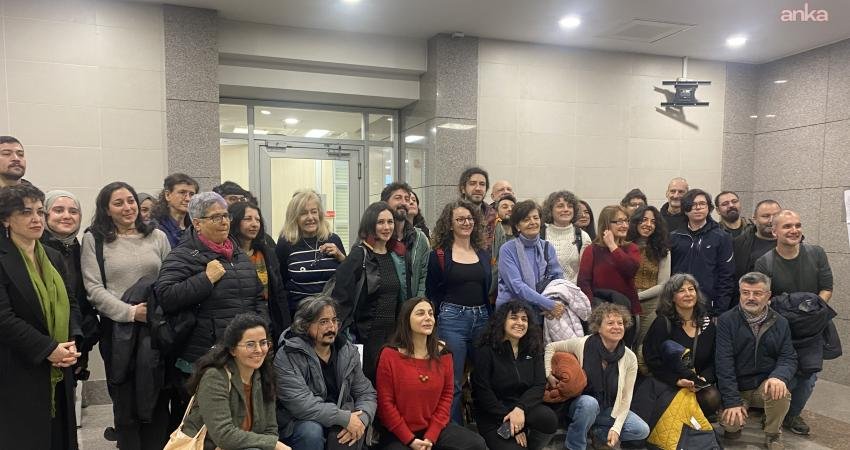 LeMan dergisi önünde 30 Haziran’da düzenlenen gösteri sırasında bazı kişilerin