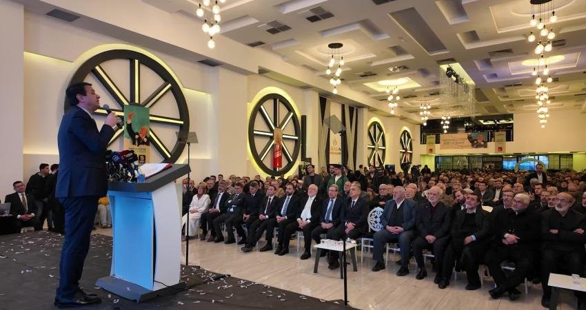 Mahmut Arıkan: Erbakan hocamız bir itirazın ve bir ahlakın öncüsüydü Saadet Partisi Genel Başkanı Mahmut Arıkan, eski Başbakan Necmettin Erbakan’ı