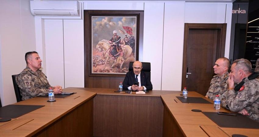 Mahmut Demirtaş’tan sınır hattındaki polislere Ramazan tebriği Emniyet Genel Müdürü Mahmut Demirtaş, Suriye sınır ötesindeki Şeyh Horoz