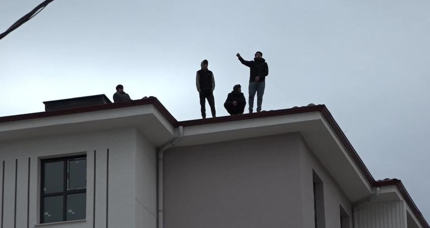 Malatya’nın Battalgazi ilçesinde rezerv alanda bulunan TOKİ inşaatında çalışan 4