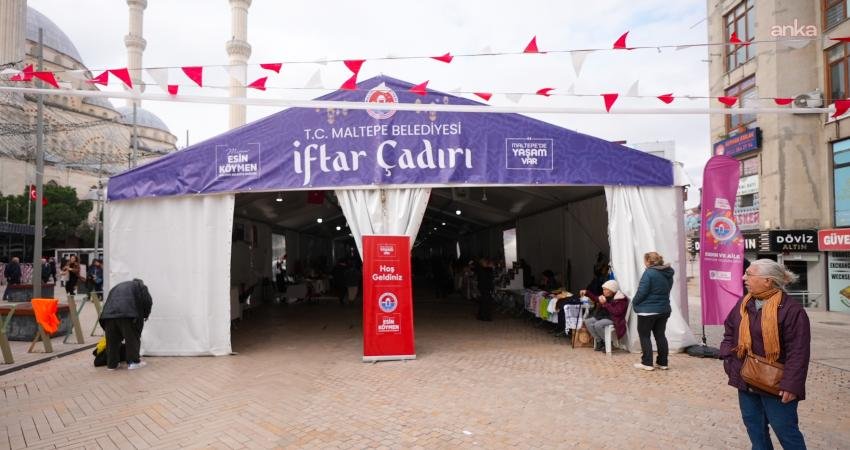 Maltepe Belediyesi, ramazan ayında Cumhuriyet Meydanı’nda kurduğu iftar çadırında ilçe