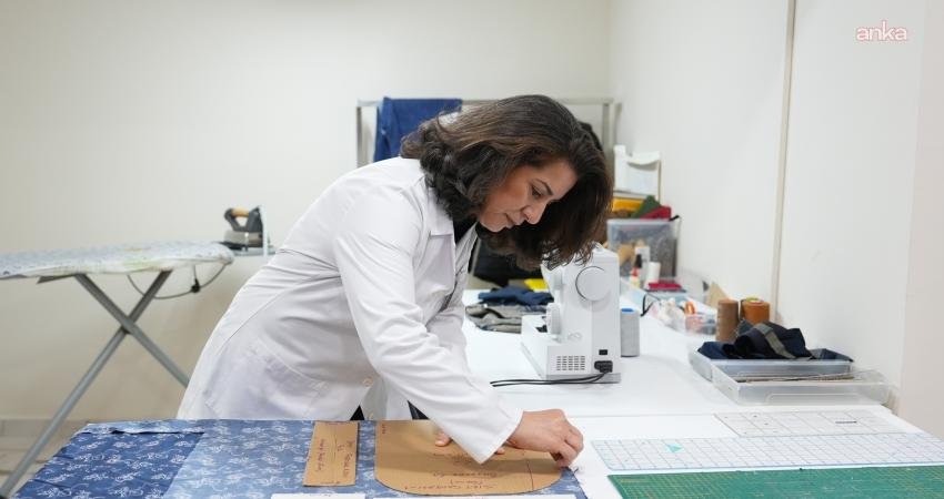 Maltepe Belediyesi tarafından yenilenen Açık Dolap Atölyesi’ne bağışlanan ürünler, uzman