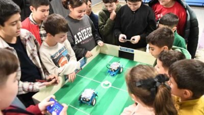 Mamak Belediyesi’nin TÜBİTAK iş birliğiyle düzenlediği bilim atölyeleri ve söyleşiler,