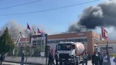 Manisa Akhisar Organize Sanayi Bölgesi'nde faaliyet gösteren oyuncak fabrikasında yangın