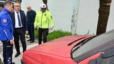 Manisa Büyükşehir Belediyesi sahipsiz ve hurda araçları kaldırıyor Manisa Büyükşehir Belediyesi, kent genelinde görüntü kirliliği oluşturan, trafik akışını