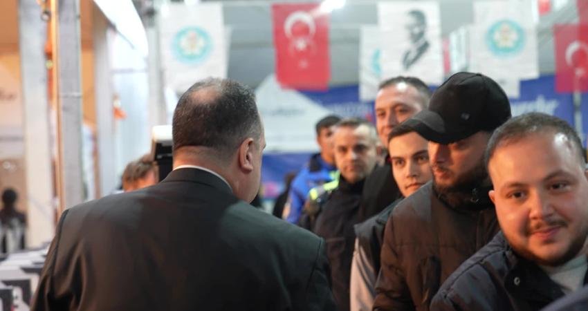 Manisa Büyükşehir Belediyesi, ramazan ayının ilk gününde Cumhuriyet Meydanı’nda düzenlediği