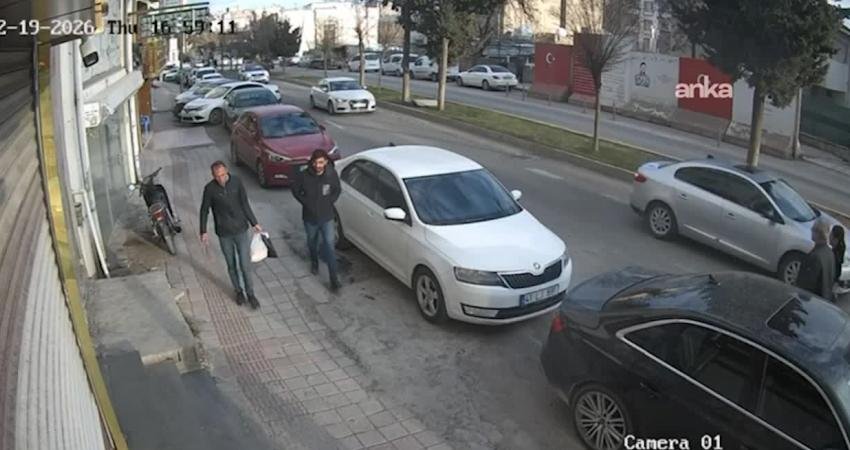 Mardin’de otomobilin çarptığı öğretmen yaralandı Mardin'de yol kenarında yürüyen kadın öğretmenin cipin çarpması sonucu yaralandığı