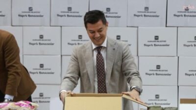 Marmaris Belediye Başkanı Acar Ünlü, ramazan erzak kolilerinin paketleme sürecine