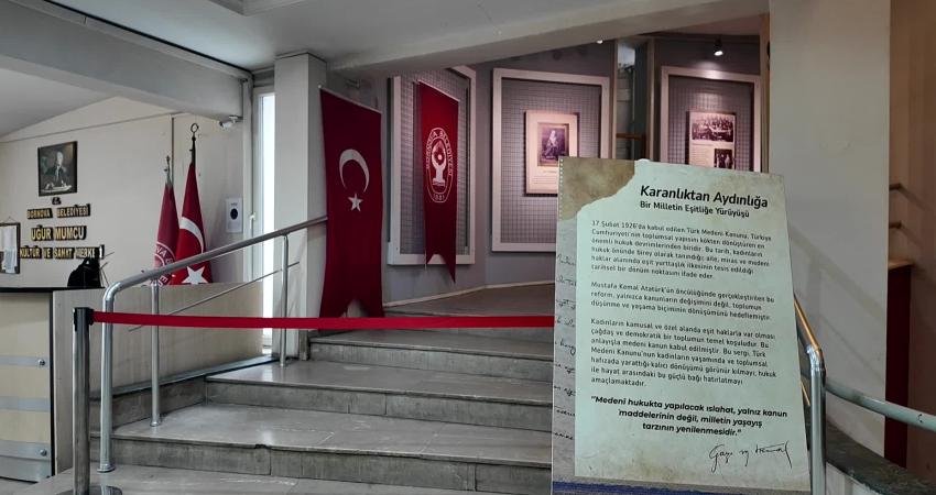 Medeni Kanun’un 100. Yılında Bornova’dan eşitlik vurgusu Türk Medeni Kanunu’nun kabulünün 100. yılı, Bornova Belediyesi tarafından Uğur