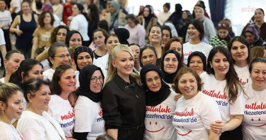 Merkezefendi Belediyesi’nin dördüncüsünü düzenlediği "Zumba LoveStar Masterclass" etkinliği, Bereketler Toplantı