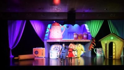 Mersin Büyükşehir Belediyesi Şehir Tiyatrosu, "Bisküvi Adam" oyunu ve "Tiyatro