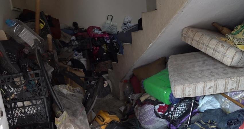 Mersin Toroslar Belediyesi, 73 yaşındaki yaşlı adamın evinden 8 ton