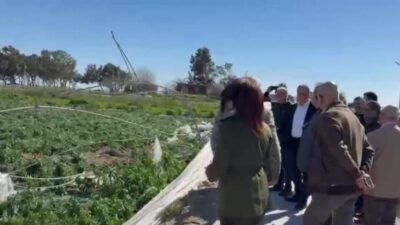Mersin’in Akdeniz ilçesinde fırtına ve selden zarar gören örtüaltı üreticileri,