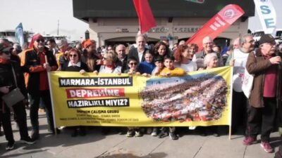 Çok sayıda meslek örgütü tarafından Kadıköy İskelesi önünde “Marmara-İstanbul depremine