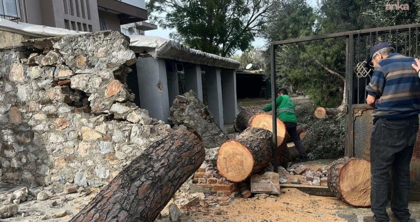 Milas Belediyesi ekipleri, ilçede etkili olan şiddetli fırtınanın ardından ortaya