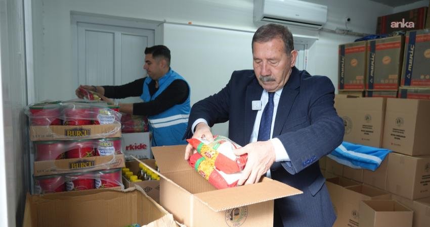 Milas Belediyesi, ihtiyaç sahibi ailelere yönelik gıda kolisi dağıtımını sürdürüyor Milas Belediyesi, ramazan ayı dolayısıyla ihtiyaç sahibi ailelere yönelik gıda