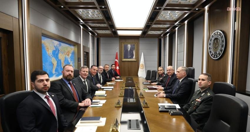 Milli Savunma Bakanı Yaşar Güler, Türkiye-ABD İş Konseyi üyeleri ile bir araya geldi Milli Savunma Bakanı Yaşar Güler, Türkiye-ABD İş Konseyi üyelerini kabul