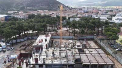 Muğla Büyükşehir Belediyesi, depreme dayanıksız olduğu tespit edilerek yıkımı tamamlanan Abide