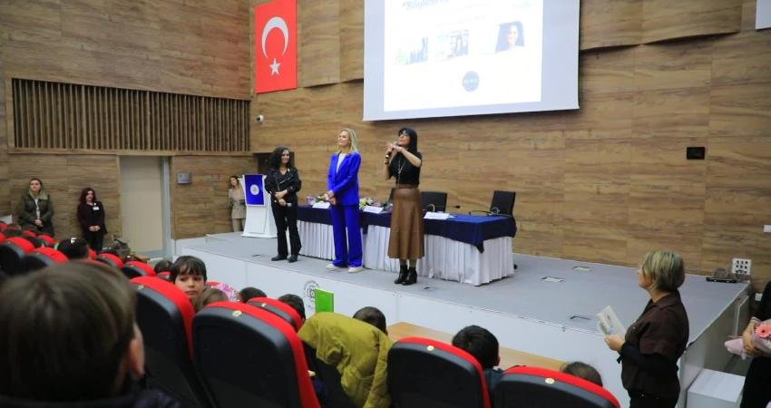 Muğla Büyükşehir Belediyesi’nden çocukların hayaline dokunan buluşma Muğla Büyükşehir Belediyesi Kütüphaneleri tarafından Banda Kitabevi iş birliğiyle düzenlenen