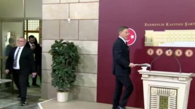 CHP Grup Başkanvekili Murat Emir, "Kürsü işgalini yapan AKP grubu.