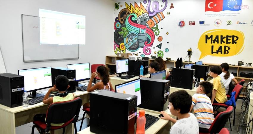 Muratpaşa Belediyesi’nin ASSİM Teknoloji Merkezi’nde düzenleyeceği robotik kodlama eğitimleri için