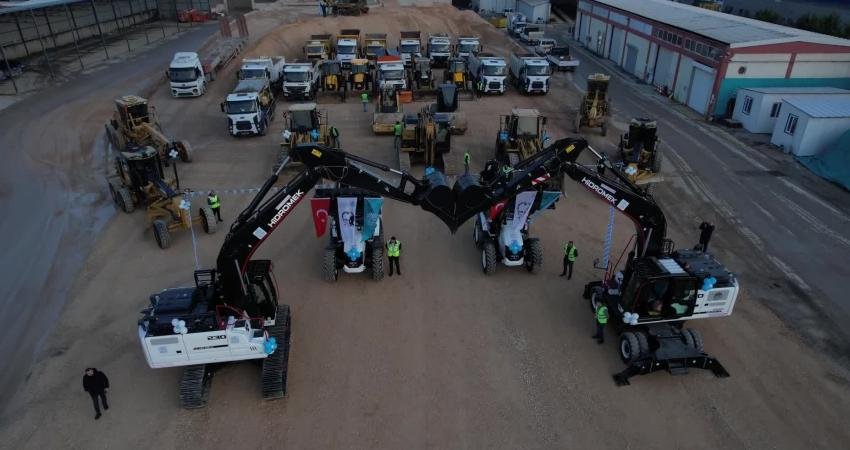 Nilüfer Belediyesi, sahadaki gücünü yeni yatırımlarla artırıyor Altyapı ve ulaşım hizmetlerini hızlandırmayı hedefleyen Nilüfer Belediyesi, 4 iş