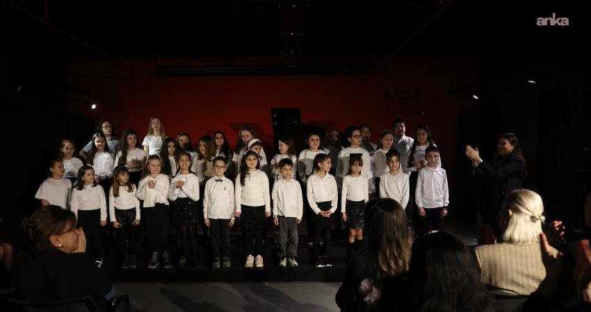 Nilüfer Belediyesi Dr. Hüseyin Parkan Sanlıkol Müzik Enstrümanları Müzesi, "Mavi