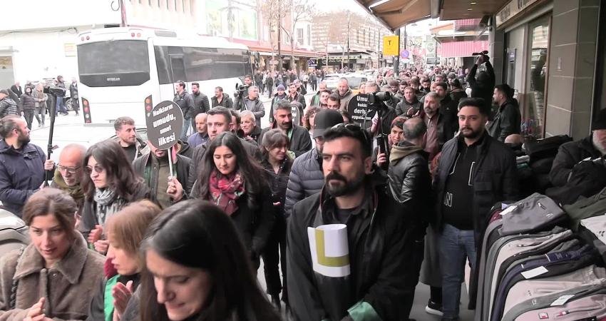 ÖHD ve 16 bölge barosundan Diyarbakır’da “umut hakkı” yürüyüşü: “AİHM kararları derhal uygulanmalı” Özgürlük İçin Hukukçular Derneği (ÖHD) öncülüğünde 16 bölge barosunun katılımıyla