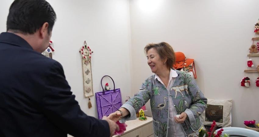 Ortahisar Belediye Başkanı Ahmet Kaya, eşi Tuba Kaya ile birlikte