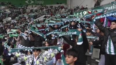 Çocuklara Bursaspor sevgisini aşılamayı amaçlayan Osmangazi Belediyesi, farklı mahallelerden 100