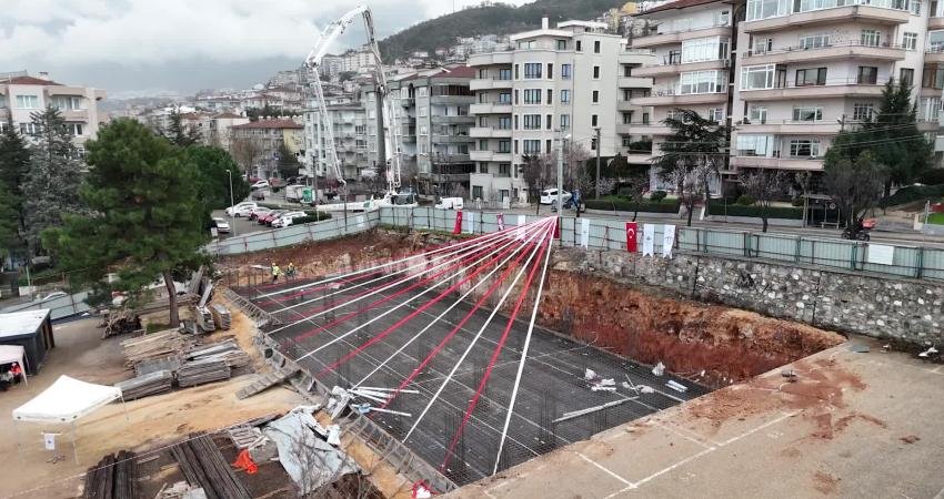 Osmangazi Belediyesi’nden Kükürtlü Mahallesi’nde çifte yatırım… Başkan Aydın: “Hedefimiz iki buçuk yıl sonunda 10 kreşe ulaşmak” Osmangazi Belediyesi, Kükürtlü Mahallesi’nde Macide Gazioğlu Kreş ve Gündüz Bakımevi