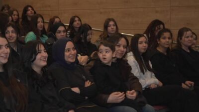 Osmangazi Belediyesi, Karagöz ve Hacivat’ın eğlenceli diyalogları eşliğinde öğrencilere hem