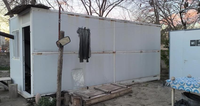 Osmaniye'nin Kadirli ilçesinde üç yıldır elektriksiz konteynerde kaldığını ifade eden