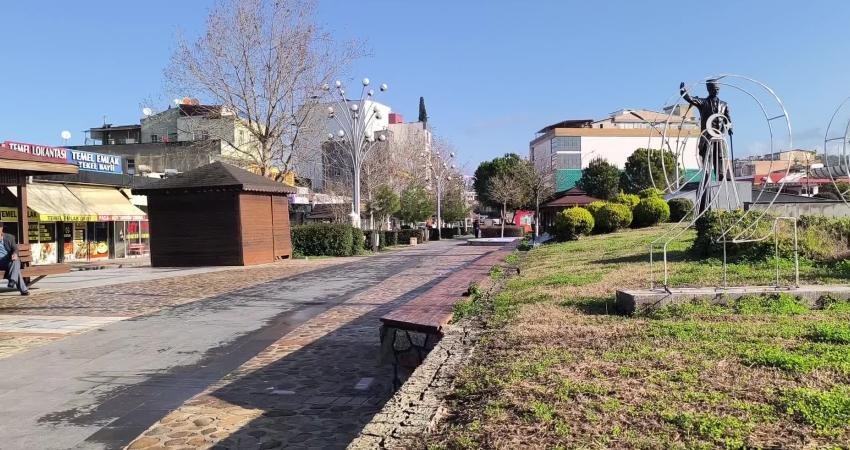 Osmaniye’nin Kadirli ilçesinde emekliler, bayram ikramiyesine ilişkin beklentilerini dile getirdi.