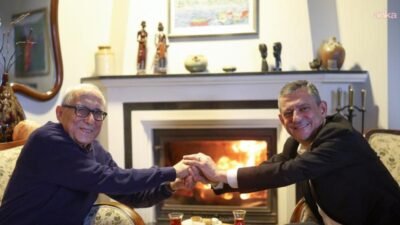 CHP Genel Başkanı Özgür Özel, şair ve yazar Ataol Behramoğlu'nu ziyaret