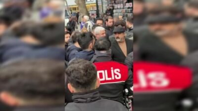 İstanbul Pendik'te emekli, dul ve yetim aylıklarının düşüklüğünü protesto amacıyla