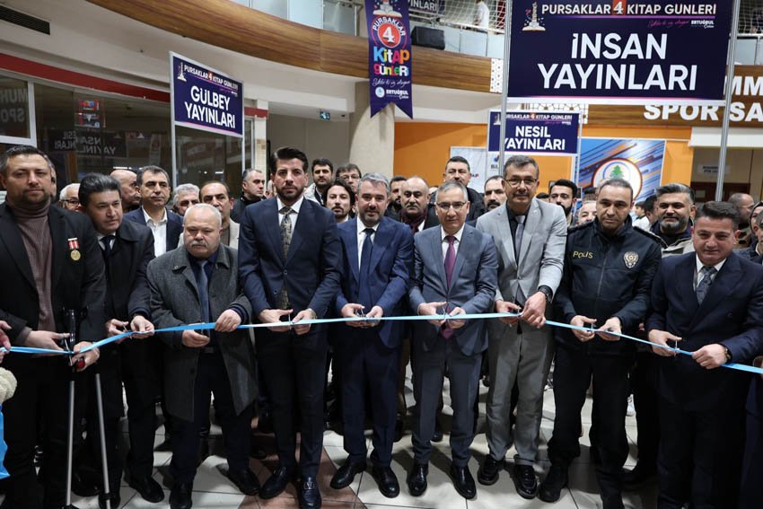 Pursaklar Belediyesi tarafından düzenlenen 4. Kitap Günleri, yüzlerce kitapseverin yoğun