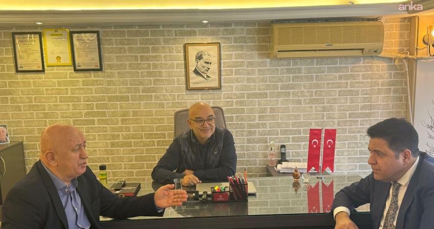 Saadet Partili Kaya, 8 aydır tutuklu bulunan Gaziosmanpaşa Belediye Başkanı Hakan Bahçetepe’nin babasını ziyaret etti Saadet Partisi Grup Başkanvekili Bülent Kaya, 'Aziz İhsan Aktaş' operasyonları