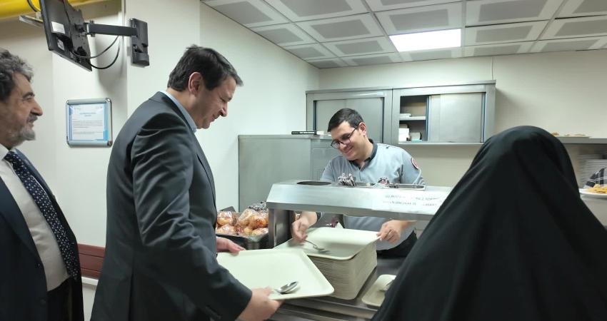 Saadet Partisi Genel Başkanı Mahmut Arıkan, Ramazan Ayının ilk iftarında