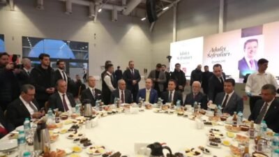 Yeniden Refah Partisi Genel Başkanı Fatih Erbakan, babası Necmettin Erbakan'ın