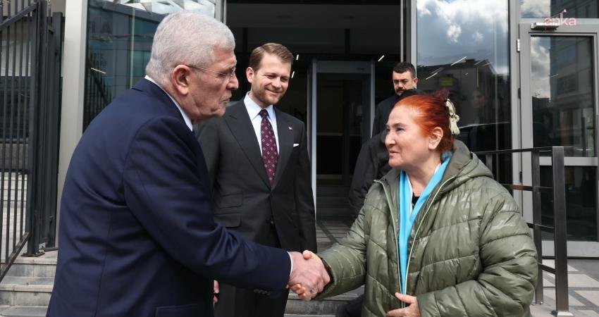 Sanatçı Akkiraz’dan İYİ Parti Genel Başkanı Dervişoğlu’na ziyaret Türk halk müziği sanatçısı Sabahat Akkiraz, İYİ Parti Genel Başkanı