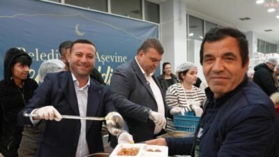 Seferihisar Belediyesi, ramazan ayı dolayısıyla düzenlediği iftar programlarının ilkini, Başkan İsmail